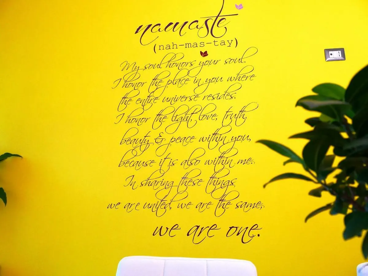Casa Namaste Bed and Breakfast Λέτσε